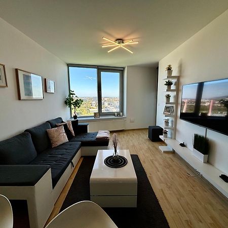 דירות ברטיסלאבה Three Towers With Beautiful View And Parking! מראה חיצוני תמונה