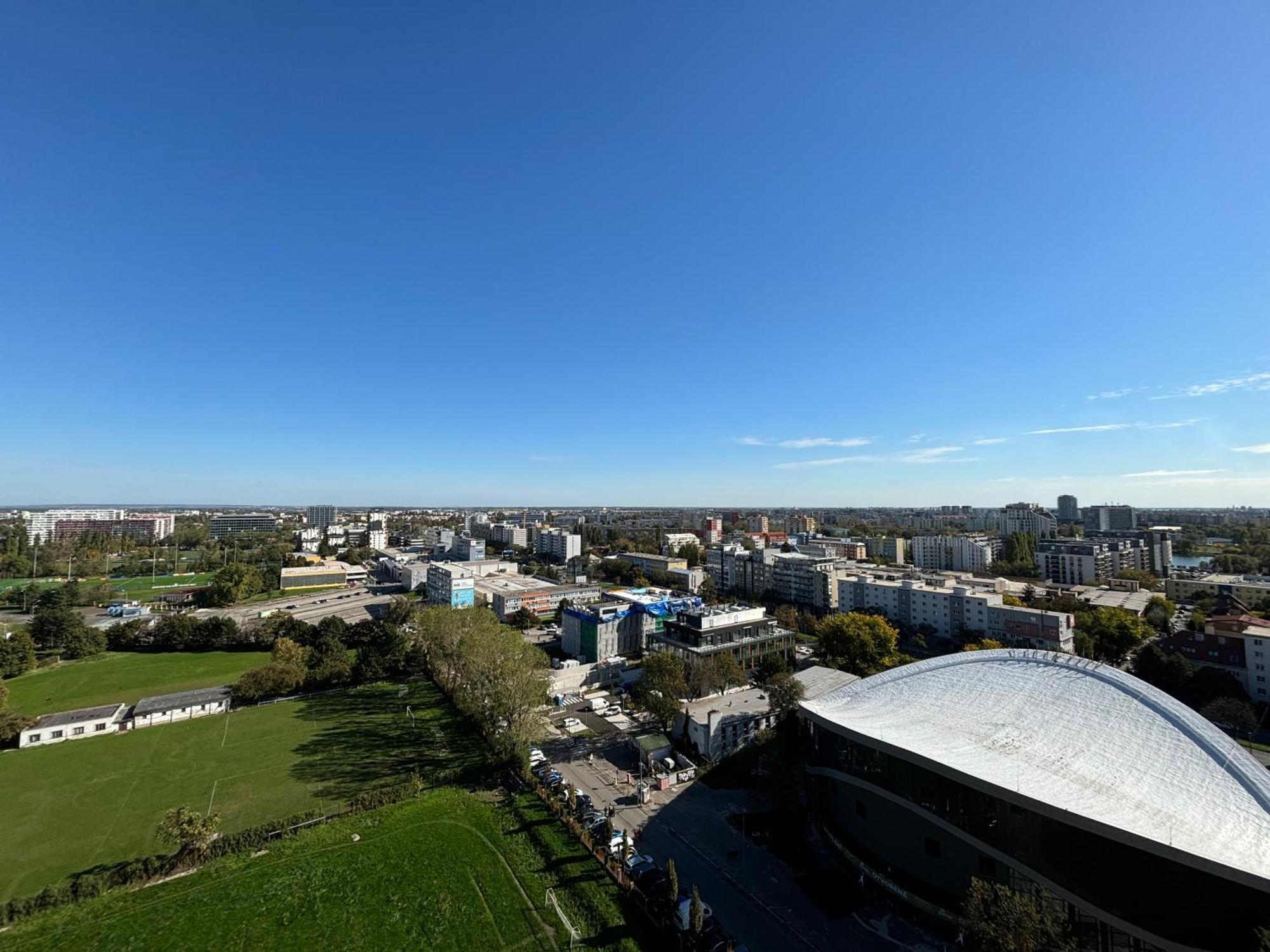 דירות ברטיסלאבה Three Towers With Beautiful View And Parking! מראה חיצוני תמונה